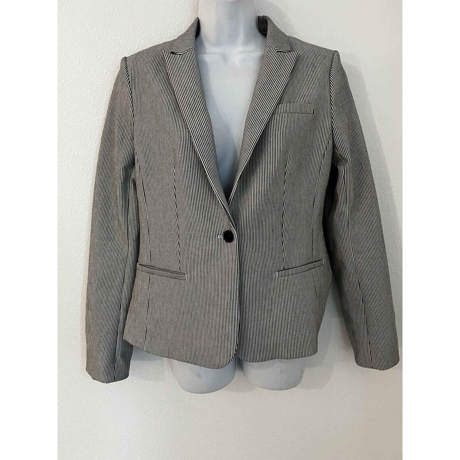 Banana Republic Navy Blue White Pinstripe Classic Fit Blazer Size 6 Excellent